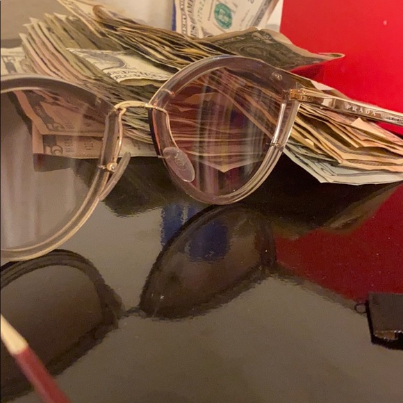 Women’s authentic Prada sunglasses - Picture 5 of 6